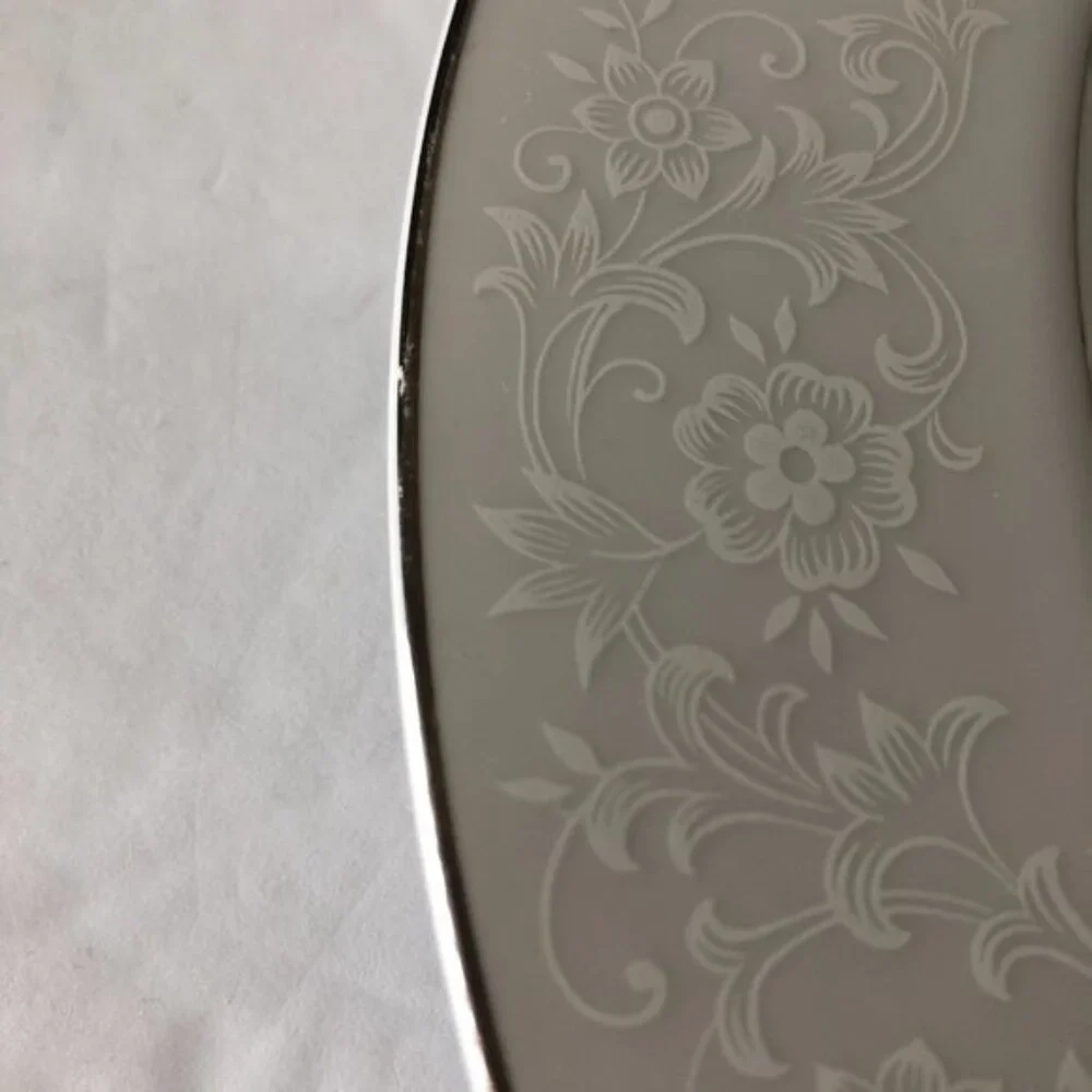 ROYAL WENTWORTH CHRISTINA FINE CHINA 51 214 Round Dinner Plate White Silver Japa